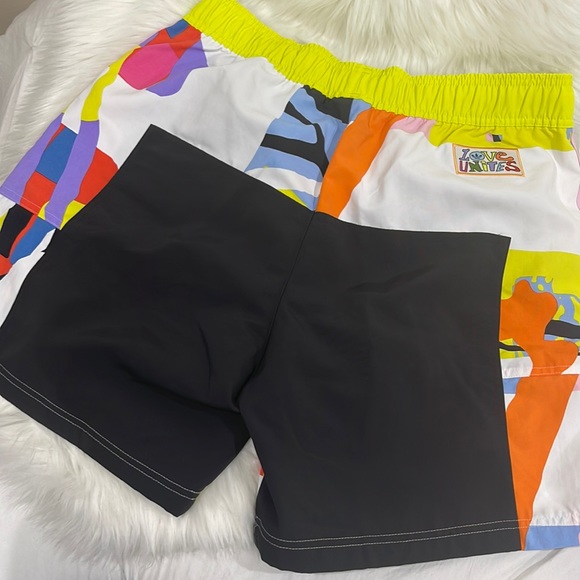 🔥ADIDAS LOVE UNITES WOVEN SHORTS (GENDER NEUTRAL) - Picture 5 of 12